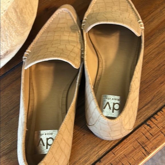 DV by Dolce Vita Island Loafer Flats with Pointed Toe and Crocodile Texture - Picture 7 of 7